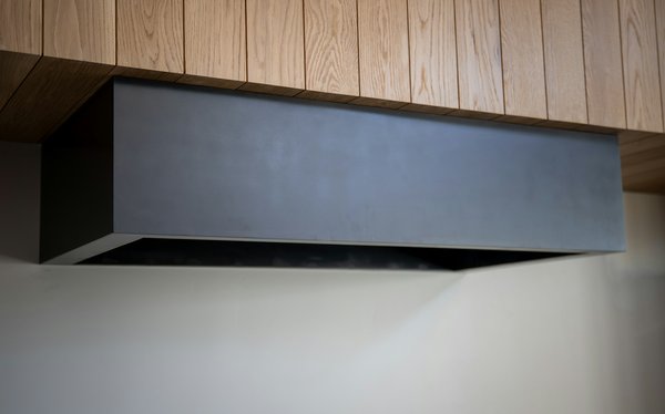 How can using a range hood with adjustable lighting enhance the cooking experience for health-conscious cooks?